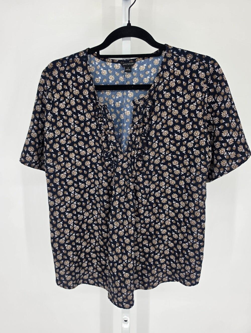 Ann Taylor Womens Sz M Short Sleeve Loose Fit Blouse Blue Floral Pleated Neck - Picture 1 of 4
